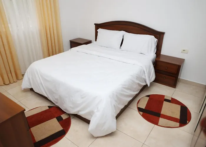 Maison De * Tirana