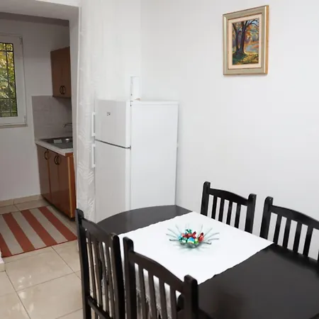 Maison De Τίρανα